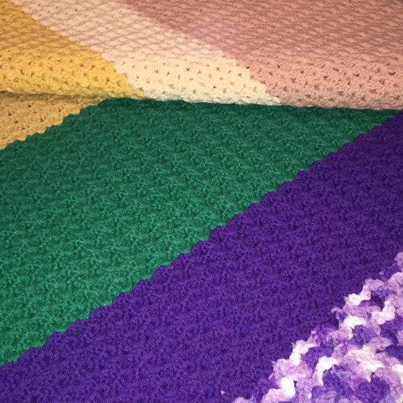 Adult Shell Pattern Crochet Blanket - Picture 4 of 5
